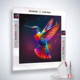 AB Diamond Painting - Fliegender Kolibri Bunt - gedruckt in Ultra-HD - AB Diamond, Kolibri, Neu eingetroffen, Quadratisch, Tiere, Vogel